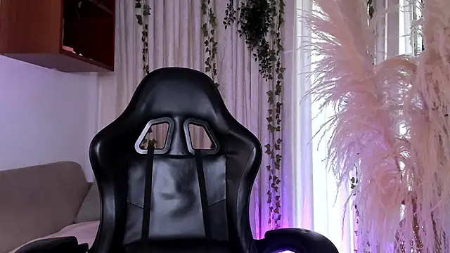 HannaRhodes online show from 18, 4, 2026