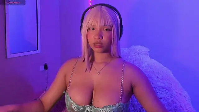 Snapshot of MadelineBenet chatting on 21, 1, 2025 MadelineBenet online show from 21, 1, 2025