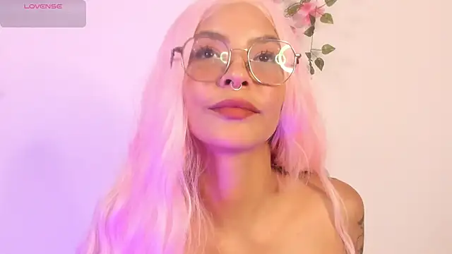 Snapshot of Luna-Chann chatting on 3, 6, 2026 Luna-Chann online show from 3, 6, 2026
