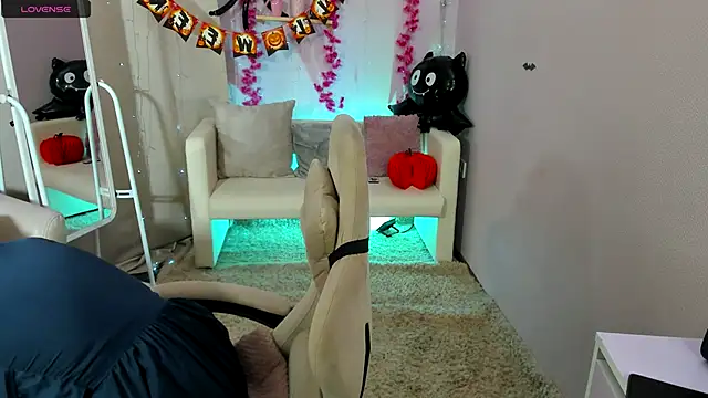 Snapshot of DreamyLuna chatting on 18, 10, 2025 DreamyLuna online show from 18, 10, 2025