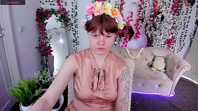 Snapshot of DreamyLuna chatting on 9, 11, 2025 DreamyLuna online show from 9, 11, 2025