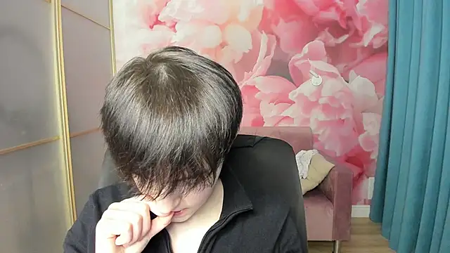 EmiliaYours online show from 5, 1, 2025