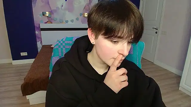 EmiliaYours online show from 14, 2, 2025