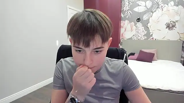 EmiliaYours online show from 21, 9, 2025