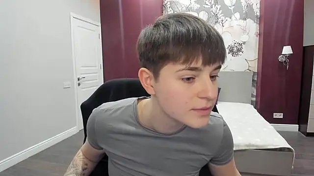 EmiliaYours online show from 9, 1, 2026