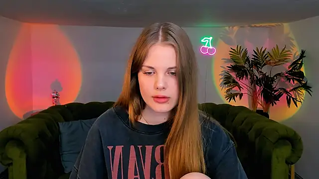 holy kitty online show from 8, 9, 2025