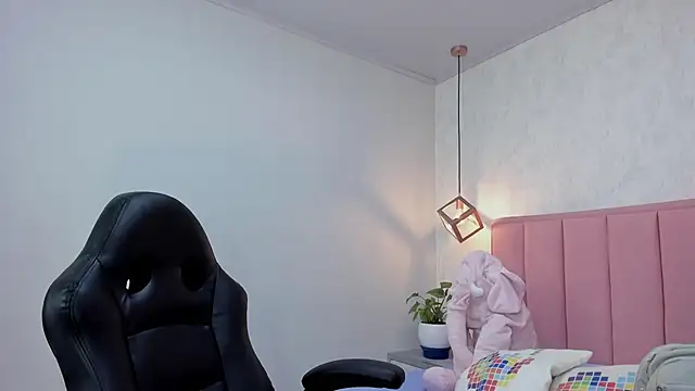 Snapshot of MAYROBERTSS chatting on 13, 2, 2025 MAYROBERTSS online show from 13, 2, 2025