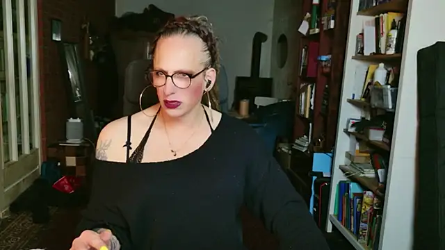 MaxiEmily online show from 25, 10, 2025