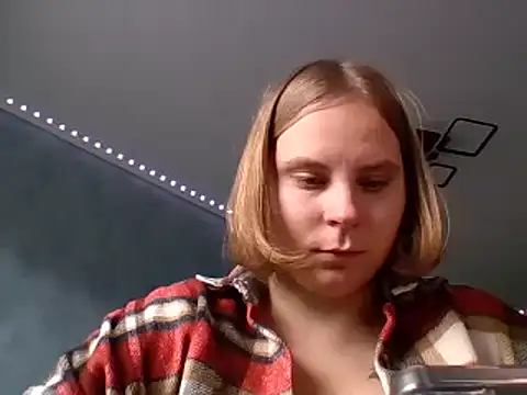 Snapshot of Thalia__Star chatting on 8, 1, 2025 Thalia Star online show from 8, 1, 2025