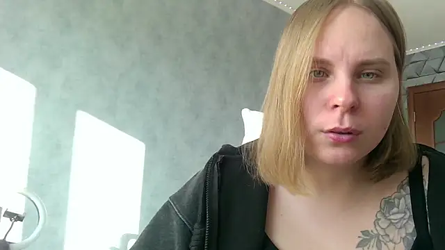 Snapshot of Thalia__Star chatting on 8, 2, 2025 Thalia Star online show from 8, 2, 2025
