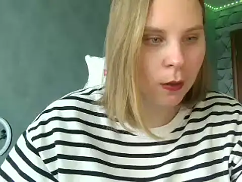 Snapshot of Thalia__Star chatting on 19, 2, 2025 Thalia Star online show from 19, 2, 2025