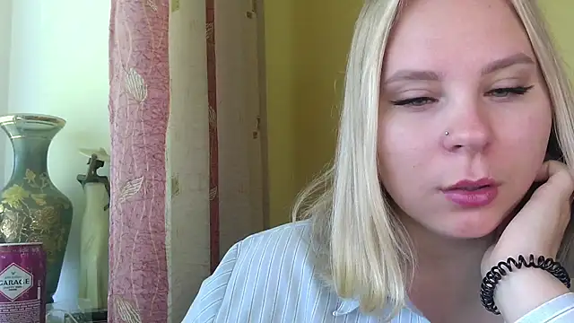 Snapshot of Thalia__Star chatting on 16, 9, 2025 Thalia Star online show from 16, 9, 2025