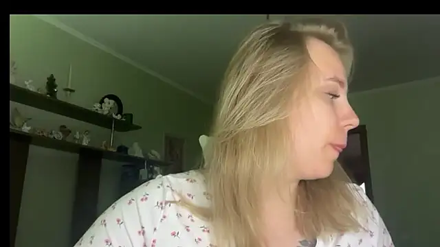 Snapshot of Thalia__Star chatting on 24, 5, 2026 Thalia Star online show from 24, 5, 2026