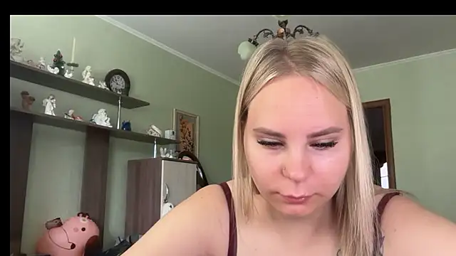 Snapshot of Thalia__Star chatting on 4, 8, 2026 Thalia Star online show from 4, 8, 2026