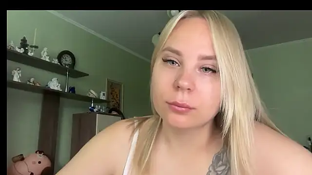 Snapshot of Thalia__Star chatting on 8, 8, 2026 Thalia Star online show from 8, 8, 2026
