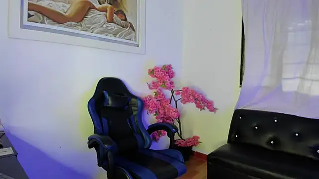 Caro kitty- online show from 9, 9, 2025