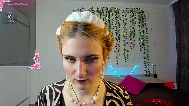 Miss Elsa  online show from 8, 3, 2025