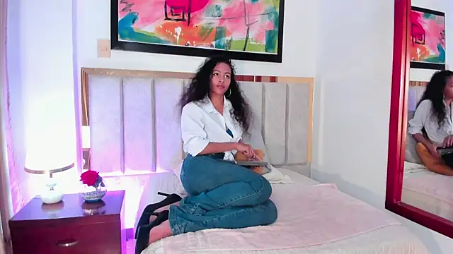 AntonellaHall  online show from 21, 12, 2024