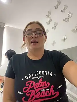 Snapshot of AntonellaAlondra4 chatting on 1, 1, 2025 AntonellaAlondra4 online show from 1, 1, 2025