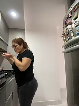 Snapshot of AntonellaAlondra4 chatting on 3, 1, 2025 AntonellaAlondra4 online show from 3, 1, 2025