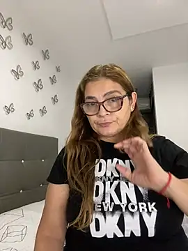 Snapshot of AntonellaAlondra4 chatting on 5, 1, 2025 AntonellaAlondra4 online show from 5, 1, 2025