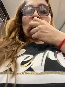 Snapshot of AntonellaAlondra4 chatting on 24, 1, 2025 AntonellaAlondra4 online show from 24, 1, 2025