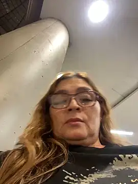 Snapshot of AntonellaAlondra4 chatting on 2, 2, 2025 AntonellaAlondra4 online show from 2, 2, 2025