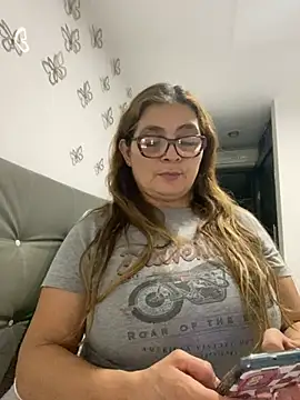 Snapshot of AntonellaAlondra4 chatting on 2, 3, 2025 AntonellaAlondra4 online show from 2, 3, 2025