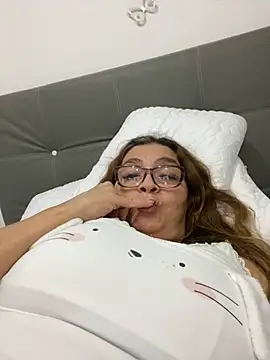 Snapshot of AntonellaAlondra4 chatting on 2, 3, 2025 AntonellaAlondra4 online show from 2, 3, 2025