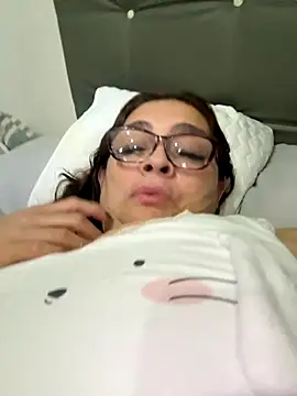 Snapshot of AntonellaAlondra4 chatting on 13, 9, 2025 AntonellaAlondra4 online show from 13, 9, 2025