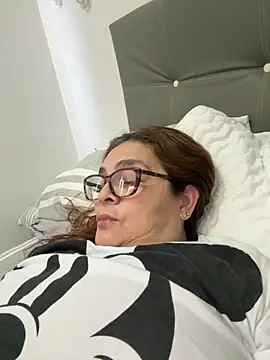 Snapshot of AntonellaAlondra4 chatting on 7, 10, 2025 AntonellaAlondra4 online show from 7, 10, 2025