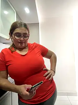 Snapshot of AntonellaAlondra4 chatting on 28, 10, 2025 AntonellaAlondra4 online show from 28, 10, 2025