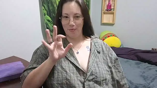 ThickGirlsDoItBetter online show from 12, 1, 2025