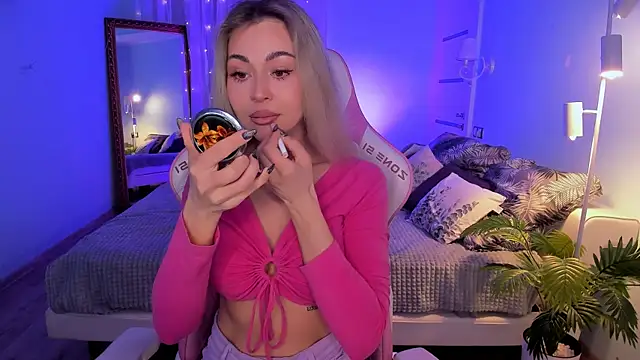 AdeleRoberts online show from 16, 4, 2026