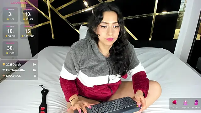 Snapshot of AlondraMendez chatting on 4, 1, 2025 AlondraMendez online show from 4, 1, 2025