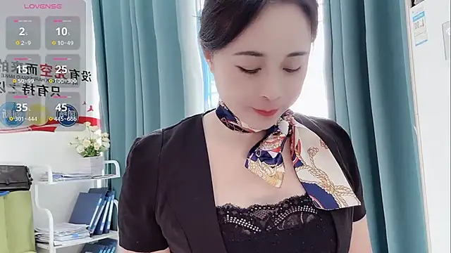 Snapshot of Qwi-V1 chatting on 9, 9, 2025 Qwi-V1 online show from 9, 9, 2025