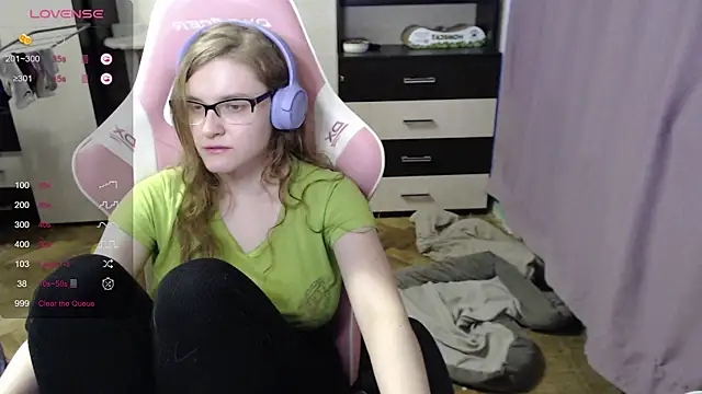 Snapshot of Tomato_Tease chatting on 10, 10, 2025 Tomato Tease online show from 10, 10, 2025