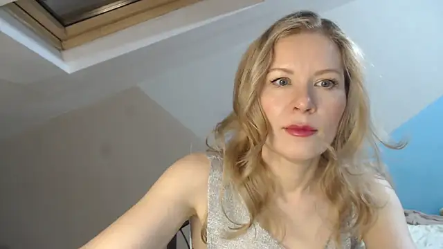 Snapshot of Juli_julyyy chatting on 7, 12, 2024 Juli julyyy online show from 7, 12, 2024