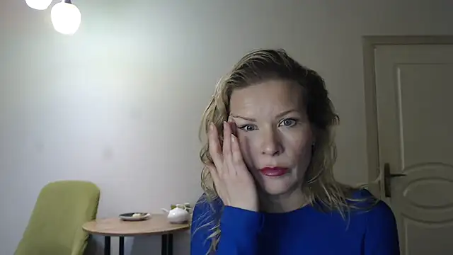 Snapshot of Juli_julyyy chatting on 28, 12, 2024 Juli julyyy online show from 28, 12, 2024