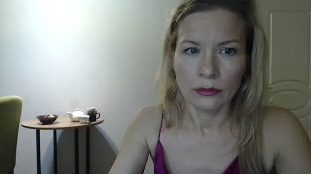 Snapshot of Juli_julyyy chatting on 11, 1, 2025 Juli julyyy online show from 11, 1, 2025