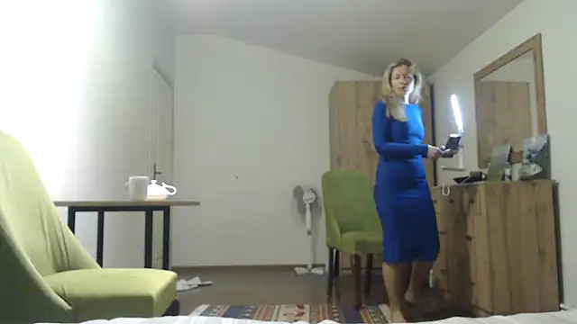 Snapshot of Juli_julyyy chatting on 12, 1, 2025 Juli julyyy online show from 12, 1, 2025