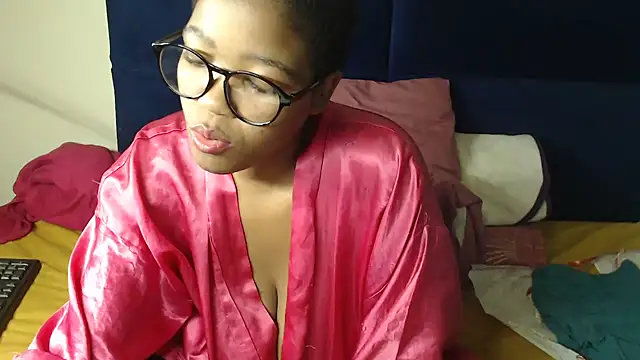 Snapshot of Busty-Londie chatting on 9, 3, 2025 Busty-Londie online show from 9, 3, 2025
