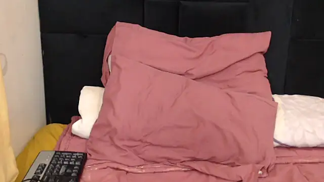 Snapshot of Busty-Londie chatting on 16, 9, 2025 Busty-Londie online show from 16, 9, 2025