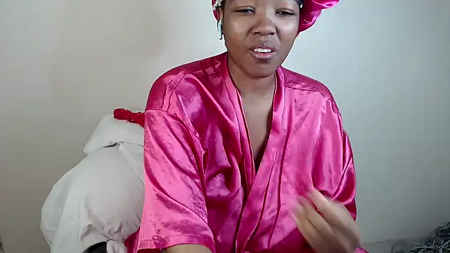 Snapshot of Busty-Londie chatting on 2, 10, 2025 Busty-Londie online show from 2, 10, 2025