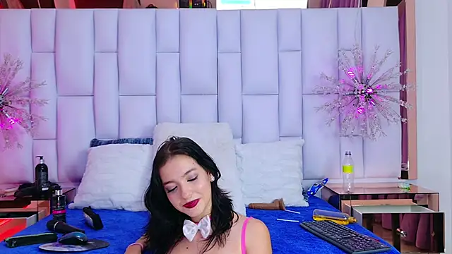 LiliFox18 online show from 22, 12, 2024