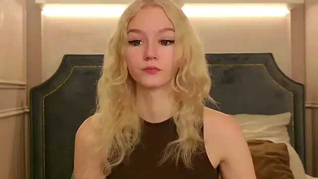 Snapshot of NaomiLoys chatting on 19, 9, 2025 NaomiLoys online show from 19, 9, 2025