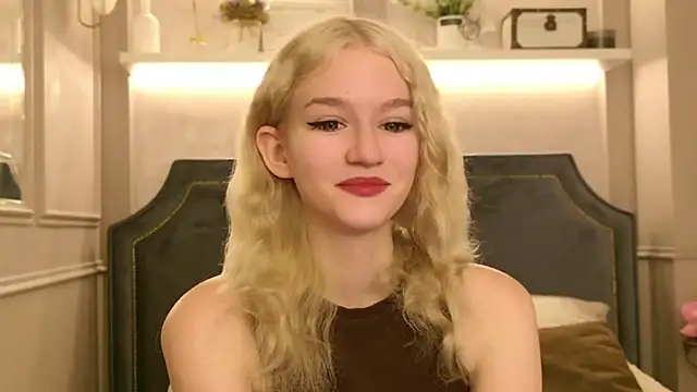 Snapshot of NaomiLoys chatting on 22, 9, 2025 NaomiLoys online show from 22, 9, 2025