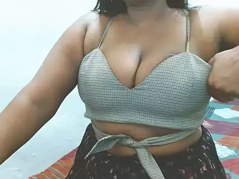 Snapshot of queen_cute chatting on 18, 4, 2026 queen cute online show from 18, 4, 2026