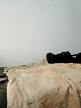 jhonyhot9292 online show from 4, 4, 2026