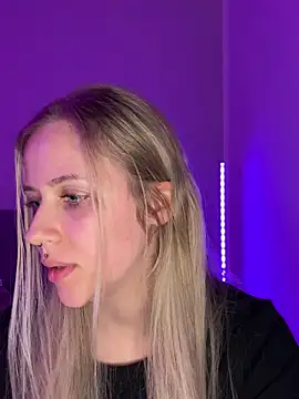 lunawolf21 online show from 3, 3, 2025